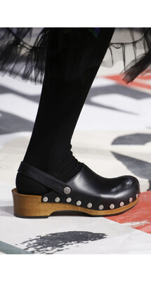 Details Christian Dior , Details Dior Fall 2018 Ready-to-Wear , Детали показа Кристиан Диор , Детали показа Диор осень зима 2018 , Fashion show , неделя моды в Париже , PFW , Мария Грация Кьюри , Mainstyles